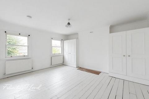 3 bedroom flat to rent, Evering Road, LONDON