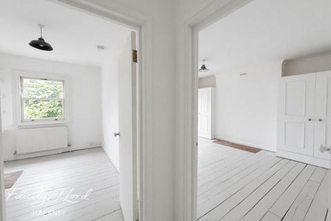 3 bedroom flat to rent, Evering Road, LONDON