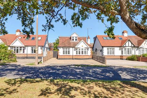 3 bedroom chalet for sale, Blenheim Chase, Leigh-on-Sea SS9
