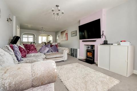 3 bedroom chalet for sale, Blenheim Chase, Leigh-on-Sea SS9