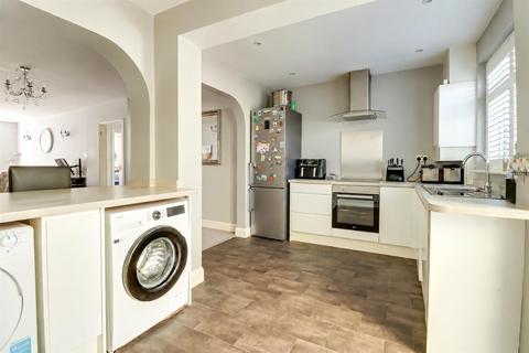 3 bedroom chalet for sale, Blenheim Chase, Leigh-on-Sea SS9
