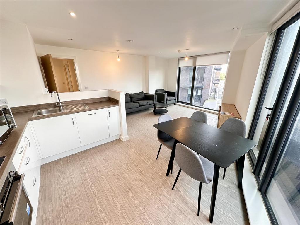 Apartment in Salford - View 4