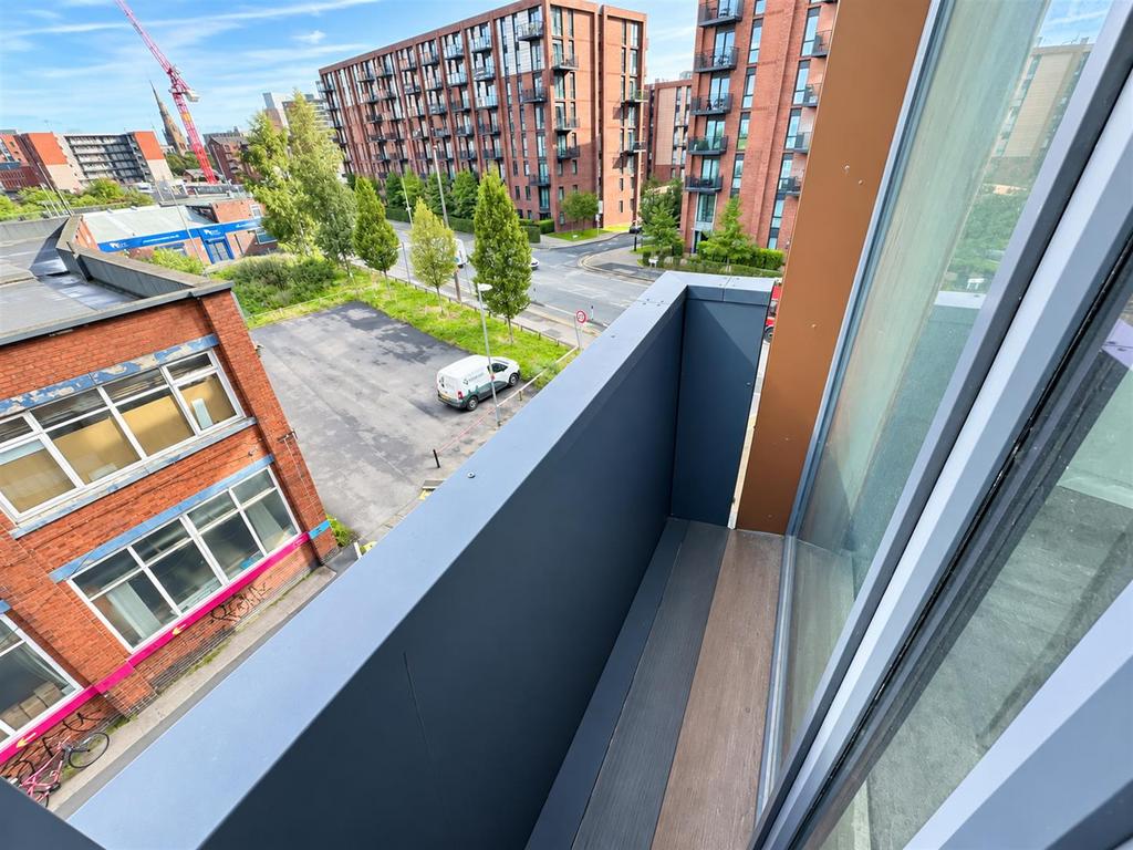 Apartment in Salford - View 5