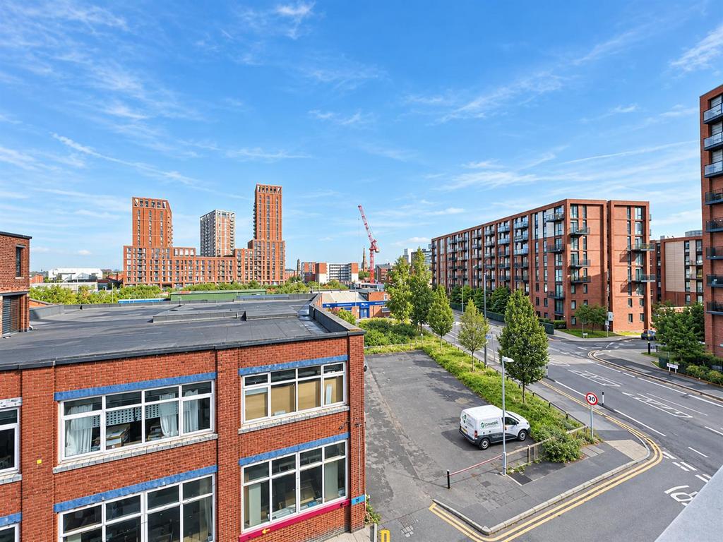 Apartment in Salford - More