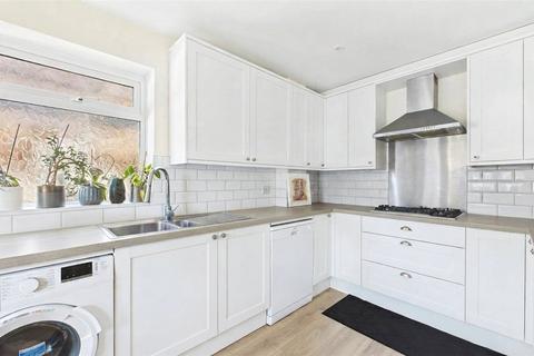 4 bedroom detached house for sale, Govett Grove, Surrey GU20