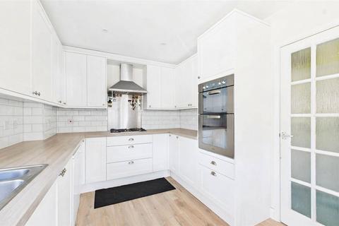 4 bedroom detached house for sale, Govett Grove, Surrey GU20