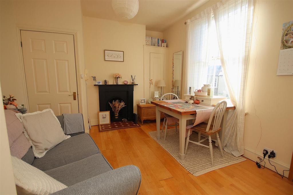 Apartment in Cambridge - View 4
