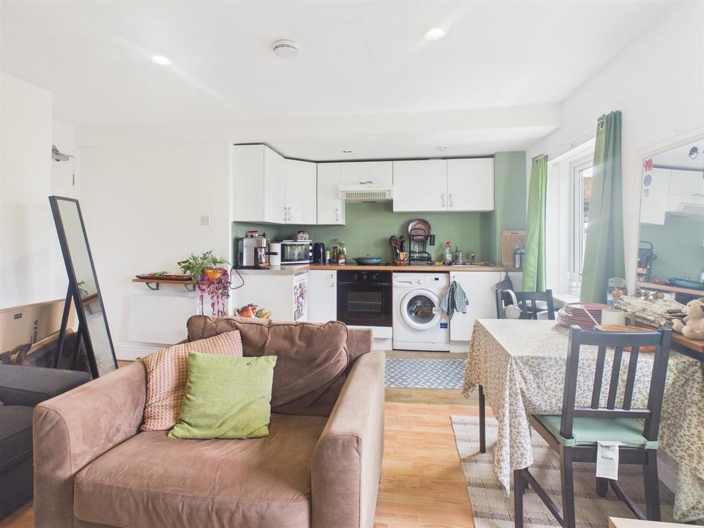 Apartment in Newcastle Upon Tyne - View 2