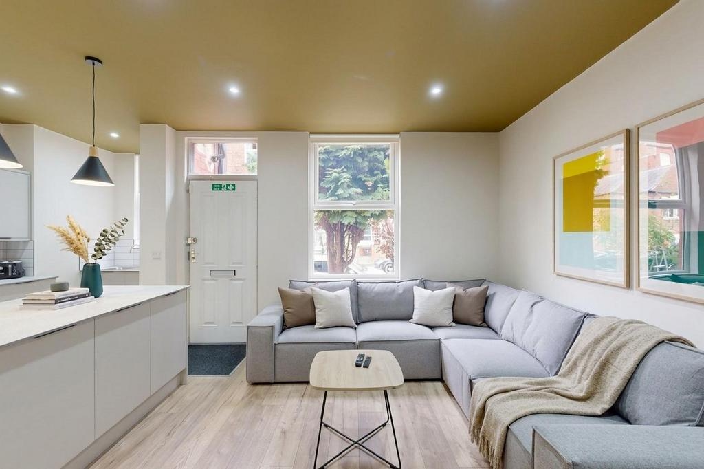 House in Leeds, Hyde Park - View 2