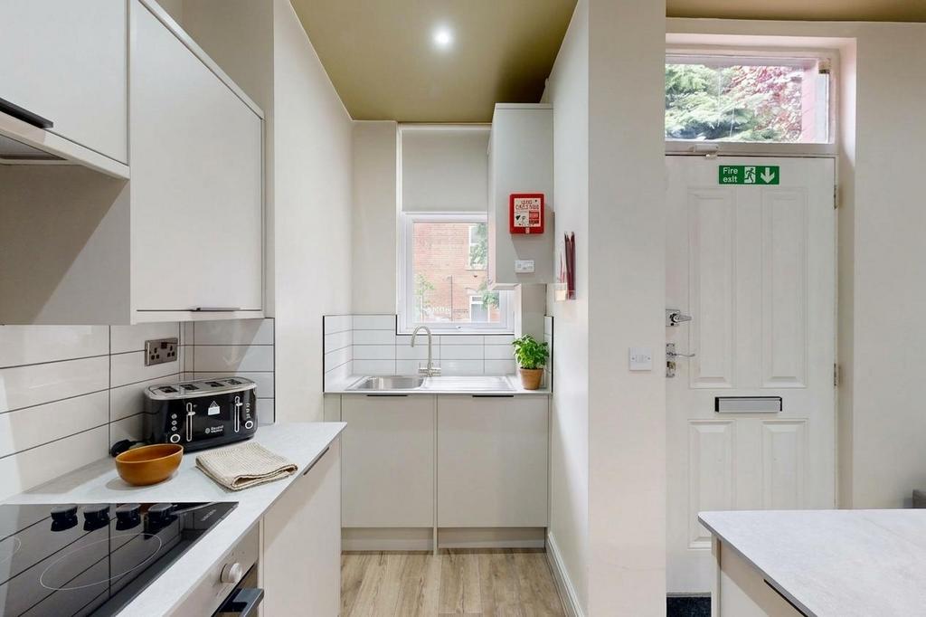 House in Leeds, Hyde Park - View 5