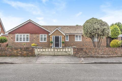 5 bedroom bungalow for sale, Brookside Avenue, Wraysbury, Berkshire, TW19