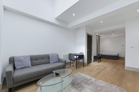 Studio to rent, Philpot Street, London, E1