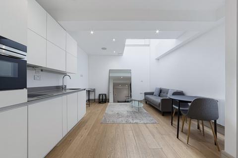 Studio to rent, Philpot Street, London, E1