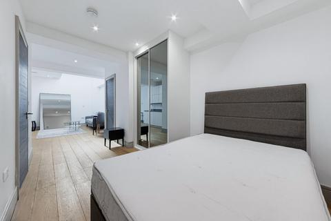 Studio to rent, Philpot Street, London, E1