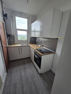 2 bedroom house to rent, Ross Terrace, Leeds, LS13 1BE
