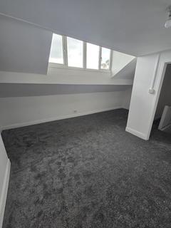 2 bedroom house to rent, Ross Terrace, Leeds, LS13 1BE