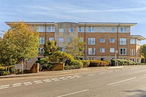 2 bedroom flat for sale, Camp Road, St. Albans