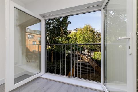 2 bedroom flat for sale, Camp Road, St. Albans
