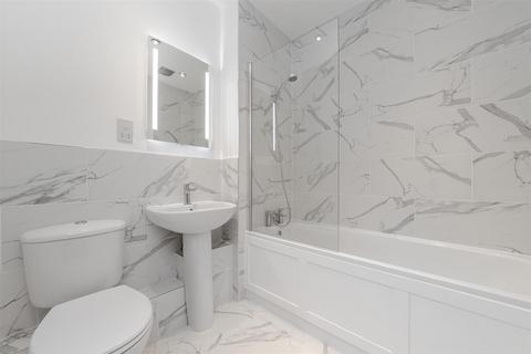 2 bedroom flat for sale, Camp Road, St. Albans