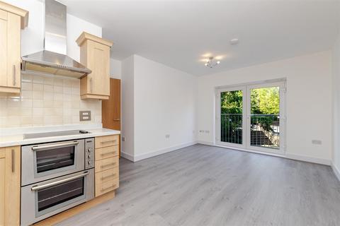 2 bedroom flat for sale, Camp Road, St. Albans