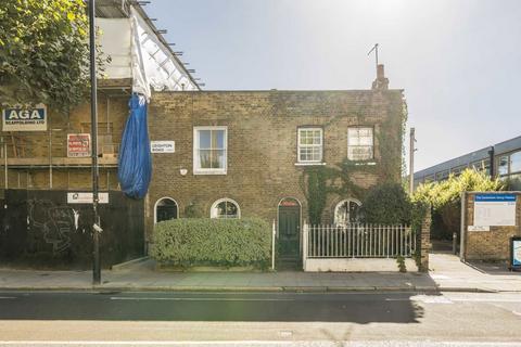 2 bedroom end of terrace house for sale, Leighton Road, London NW5