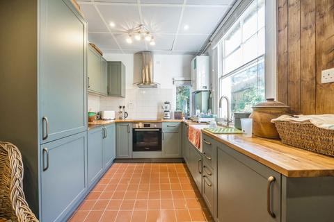 2 bedroom end of terrace house for sale, Leighton Road, London NW5