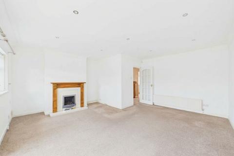 3 bedroom detached house to rent, Lexham Green Close, Buckley CH7