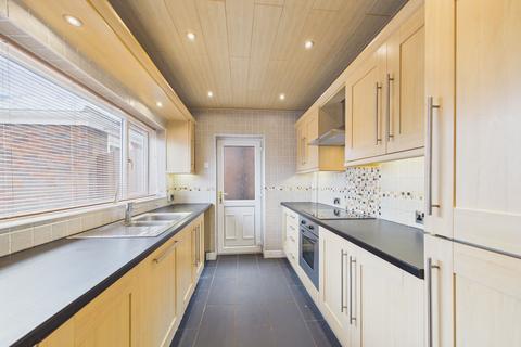 3 bedroom detached house to rent, Lexham Green Close, Buckley CH7