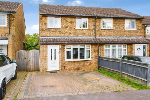 3 bedroom semi-detached house for sale, Avon Crescent, BICESTER