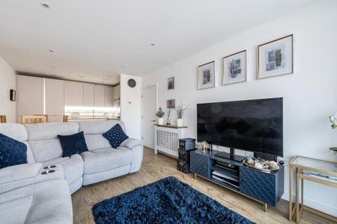 2 bedroom flat for sale, Palmer Court, 5 Pitcher Lane, Ashford, TW15 2DY, Ashford, TW15 2DY