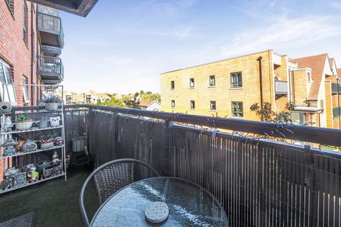 2 bedroom flat for sale, Palmer Court, 5 Pitcher Lane, Ashford, TW15 2DY, Ashford, TW15 2DY