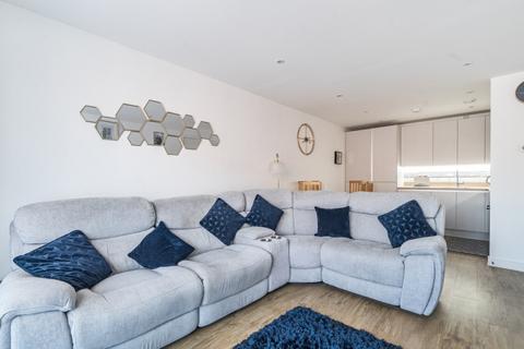 2 bedroom flat for sale, Palmer Court, 5 Pitcher Lane, Ashford, TW15 2DY, Ashford, TW15 2DY