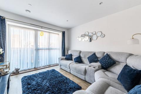 2 bedroom flat for sale, Palmer Court, 5 Pitcher Lane, Ashford, TW15 2DY, Ashford, TW15 2DY