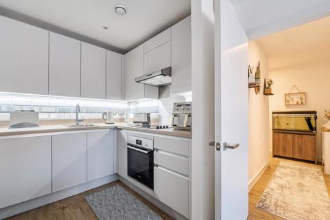 2 bedroom flat for sale, Palmer Court, 5 Pitcher Lane, Ashford, TW15 2DY, Ashford, TW15 2DY