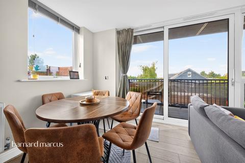 2 bedroom flat for sale, East Street, Epsom