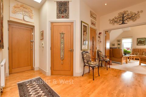 3 bedroom flat for sale, Sloane Court, Sutton SM2