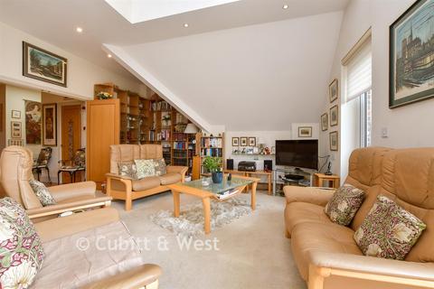 3 bedroom flat for sale, Sloane Court, Sutton SM2