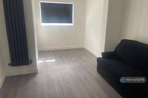 3 bedroom semi-detached house to rent, Kimberley Road, London, E17