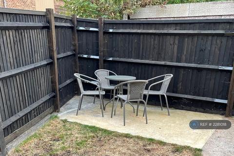 1 bedroom in a house share to rent, Clover Lane, Aylesbury, HP21