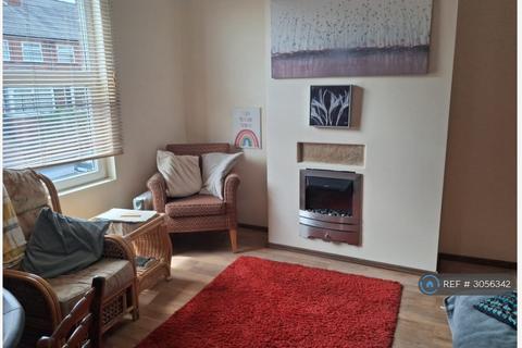 2 bedroom terraced house to rent, Aston Street, Leeds, LS13