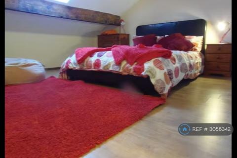 2 bedroom terraced house to rent, Aston Street, Leeds, LS13