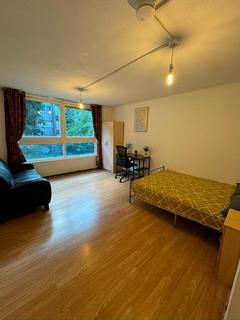 4 bedroom house of multiple occupation to rent, St. Matthew's Row, London E2