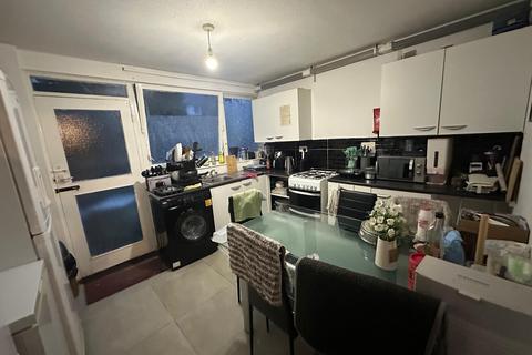 4 bedroom house of multiple occupation to rent, St. Matthew's Row, London E2