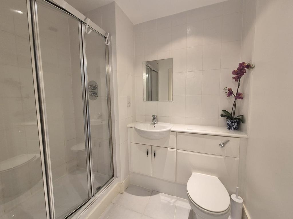 Apartment in Cardiff - More