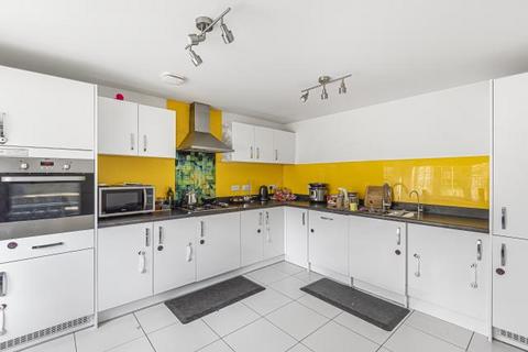 4 bedroom semi-detached house to rent, Diamond Drive, Didcot, OX11