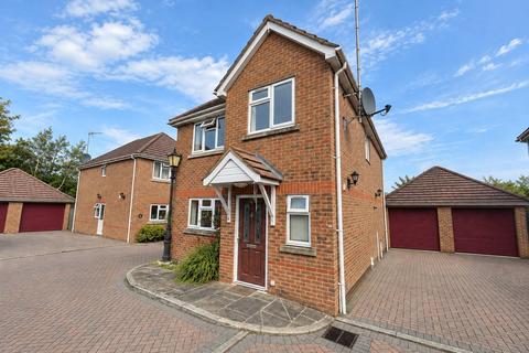 4 bed detached house for rent in Samson Close, Aldershot GU11