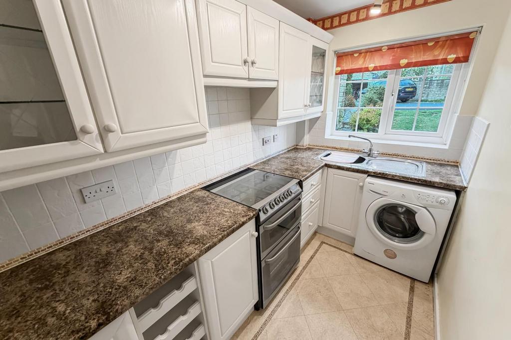 Apartment in Leeds, Wigton Moor, Roundhay - View 3