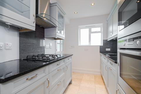 2 bedroom flat for sale, Queens Court, Queens Road