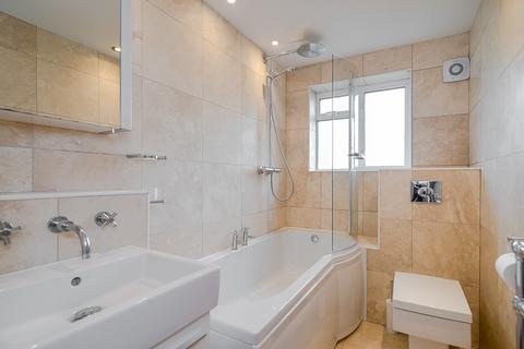 2 bedroom flat for sale, Queens Court, Queens Road