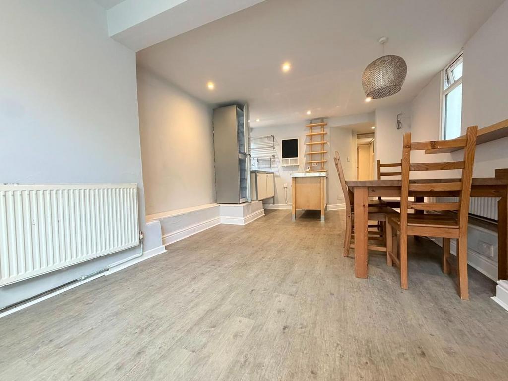 Apartment in Hove - View 3